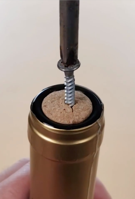 Screw method for opening wine